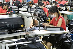 從手工(gōng)服裝生産小(xiǎo)作坊到(dào)民(mín)營企業(yè)500強